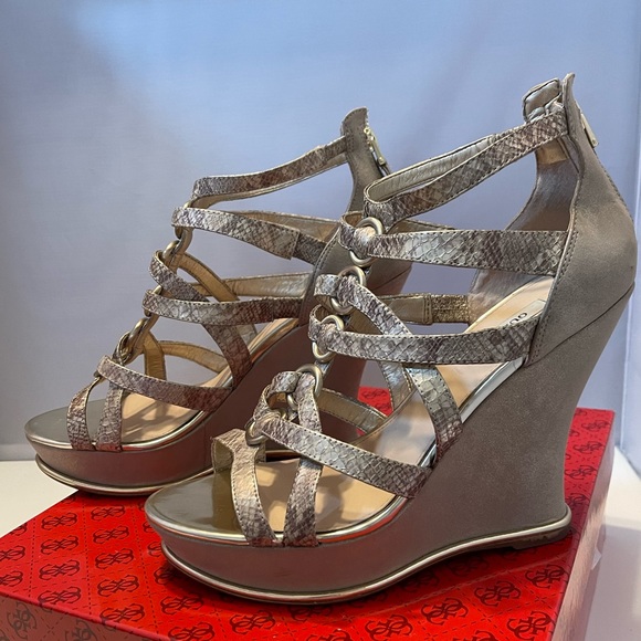 Guess Gold Multi Snake Print Platform Wedges GW BARRAN2 Size 8.5 - Picture 2 of 8